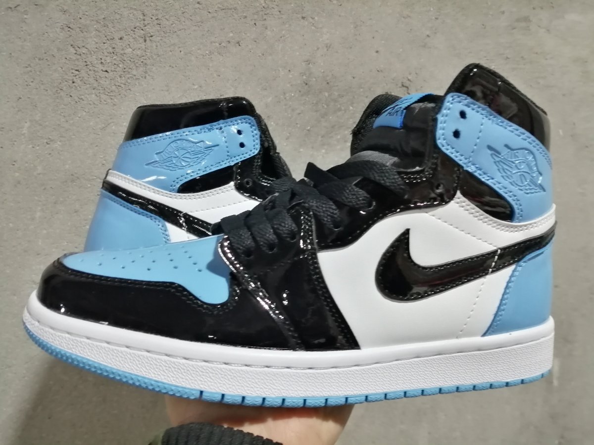 JORDAN 1 RETRO HIGH x UNC PATENT - Phantom Kicks