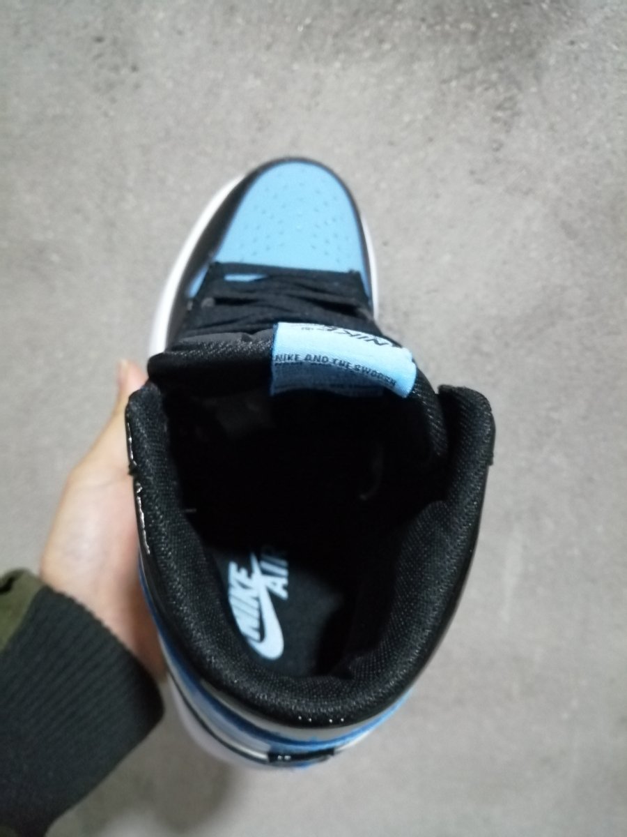 JORDAN 1 RETRO HIGH x UNC PATENT - Phantom Kicks