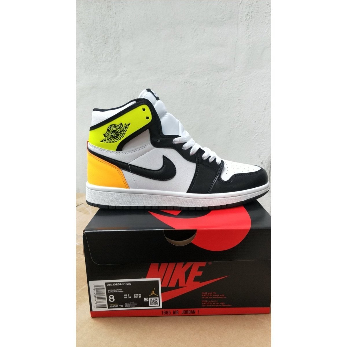 JORDAN 1 RETRO HIGH x WHITE BLACK VOLT UNIVERSITY GOLD - Phantom Kicks