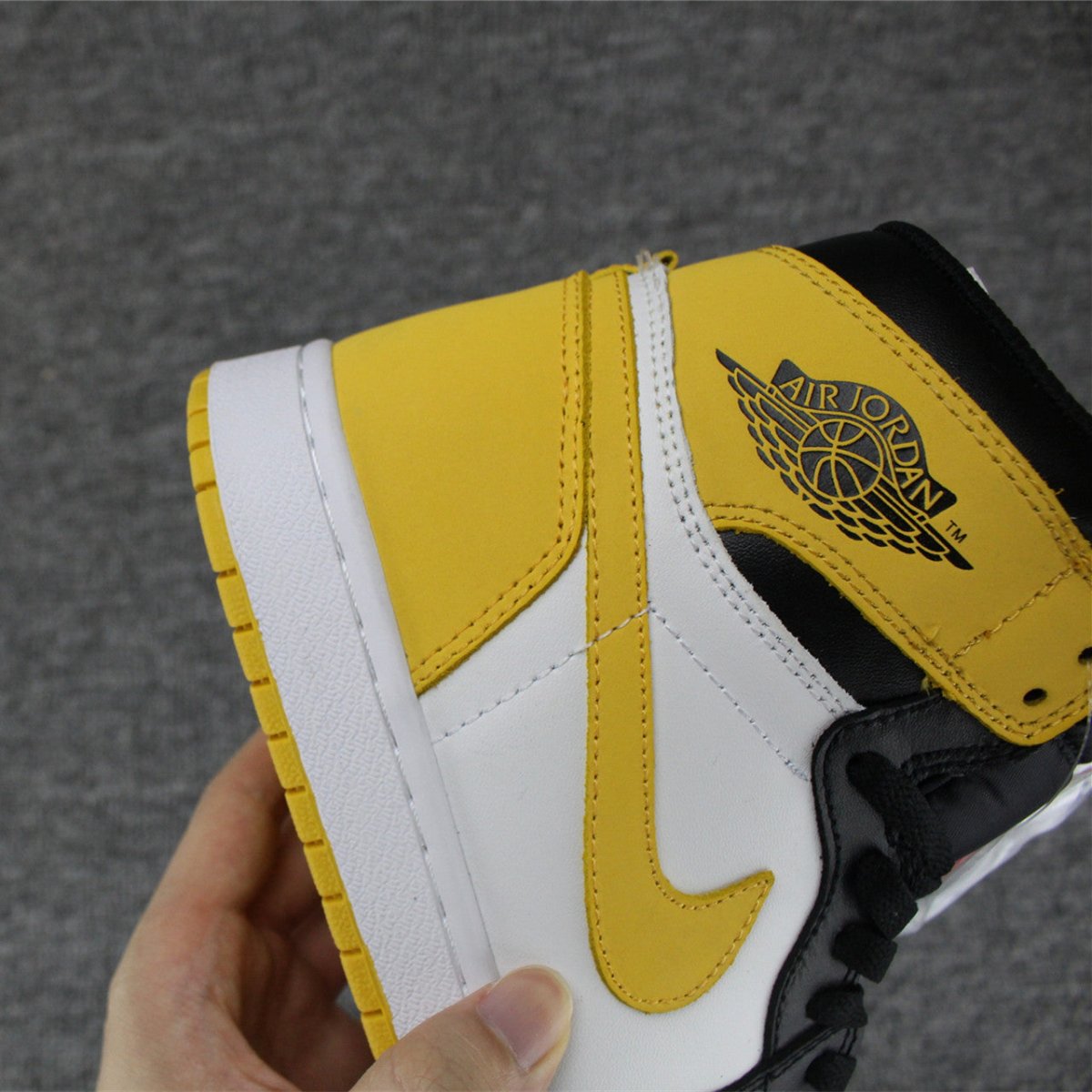 JORDAN 1 RETRO HIGH x YELLOW OCHRE - Phantom Kicks