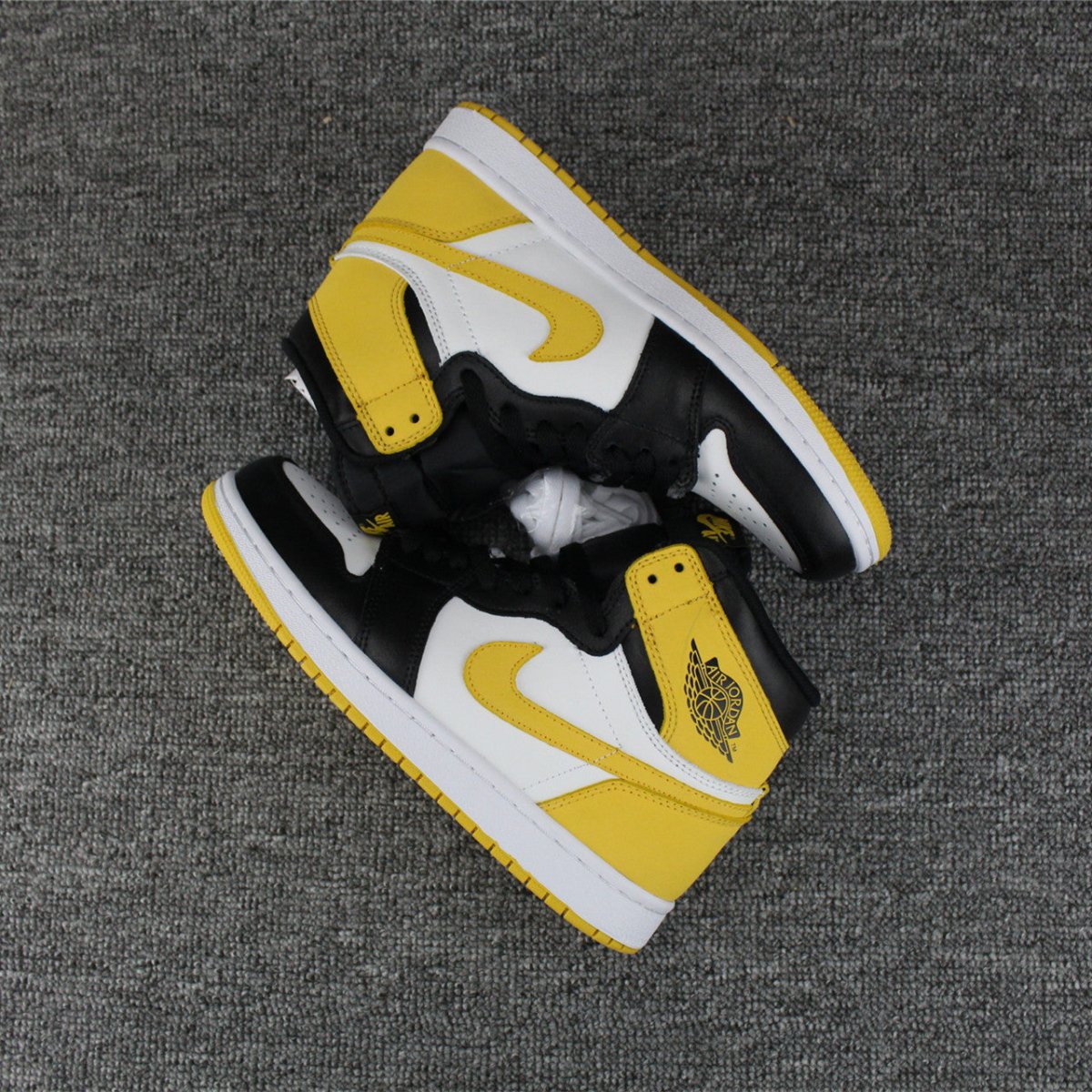 JORDAN 1 RETRO HIGH x YELLOW OCHRE - Phantom Kicks