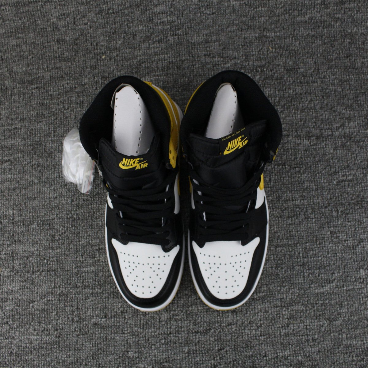 JORDAN 1 RETRO HIGH x YELLOW OCHRE - Phantom Kicks