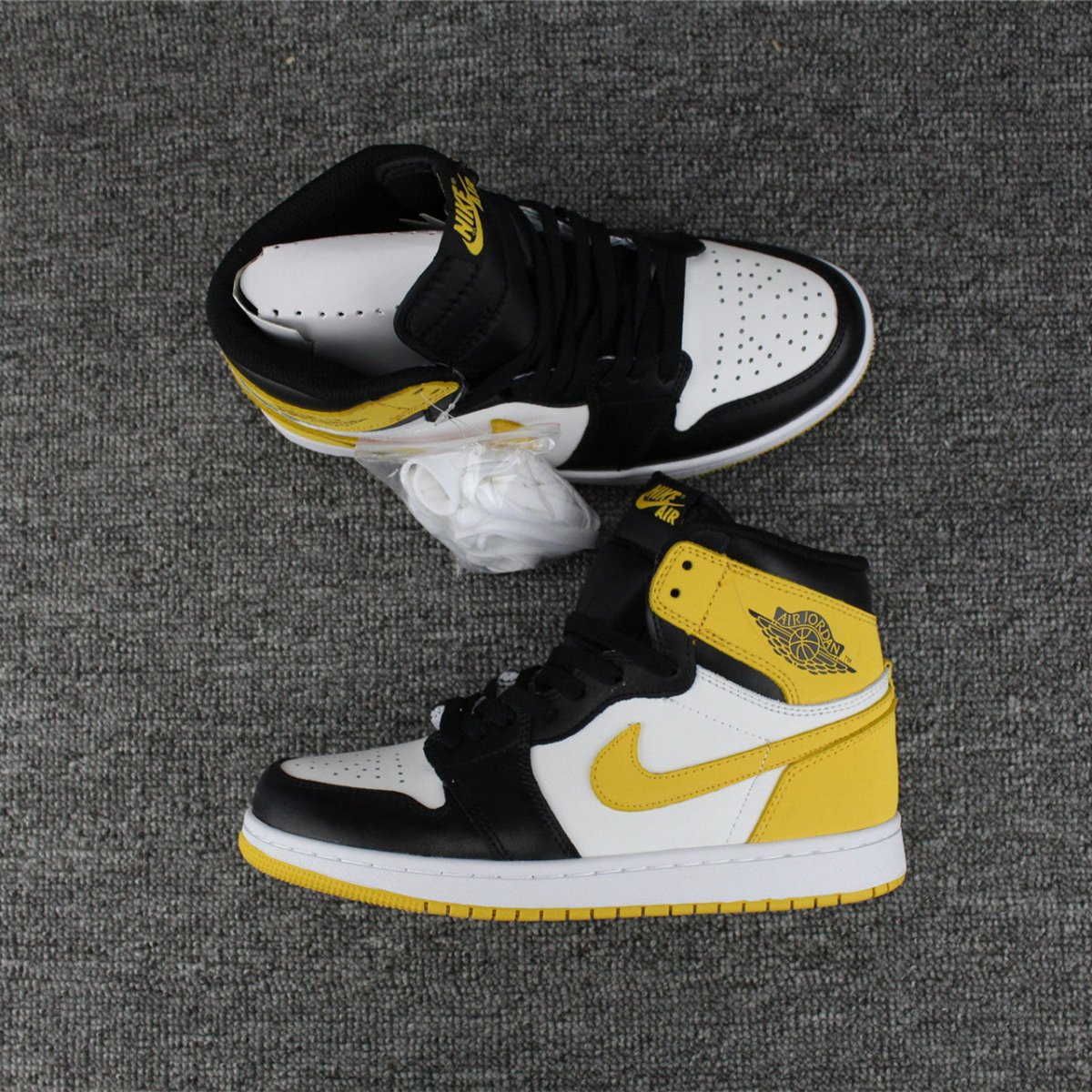JORDAN 1 RETRO HIGH x YELLOW OCHRE - Phantom Kicks