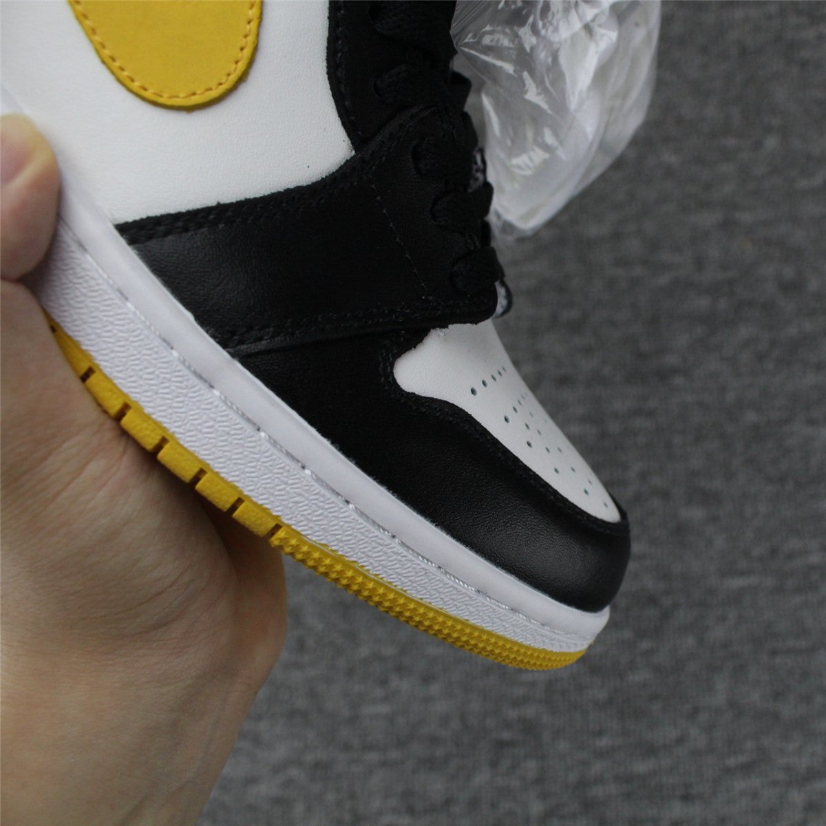 JORDAN 1 RETRO HIGH x YELLOW OCHRE - Phantom Kicks