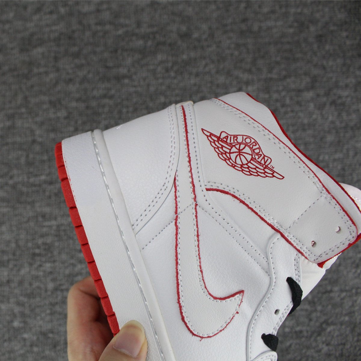 JORDAN 1 RETRO MID x WHITE GYM RED BLACK - Phantom Kicks
