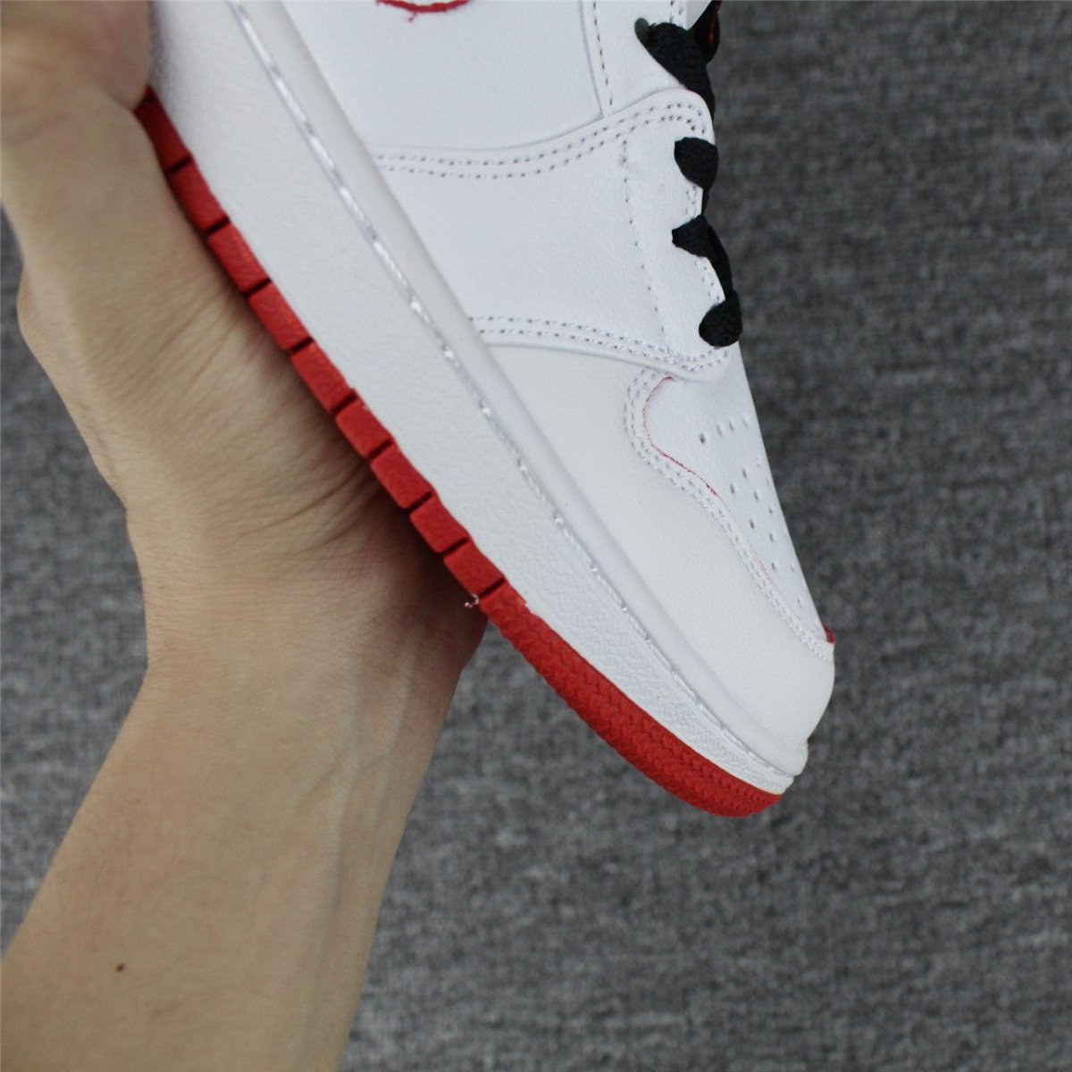 JORDAN 1 RETRO MID x WHITE GYM RED BLACK - Phantom Kicks