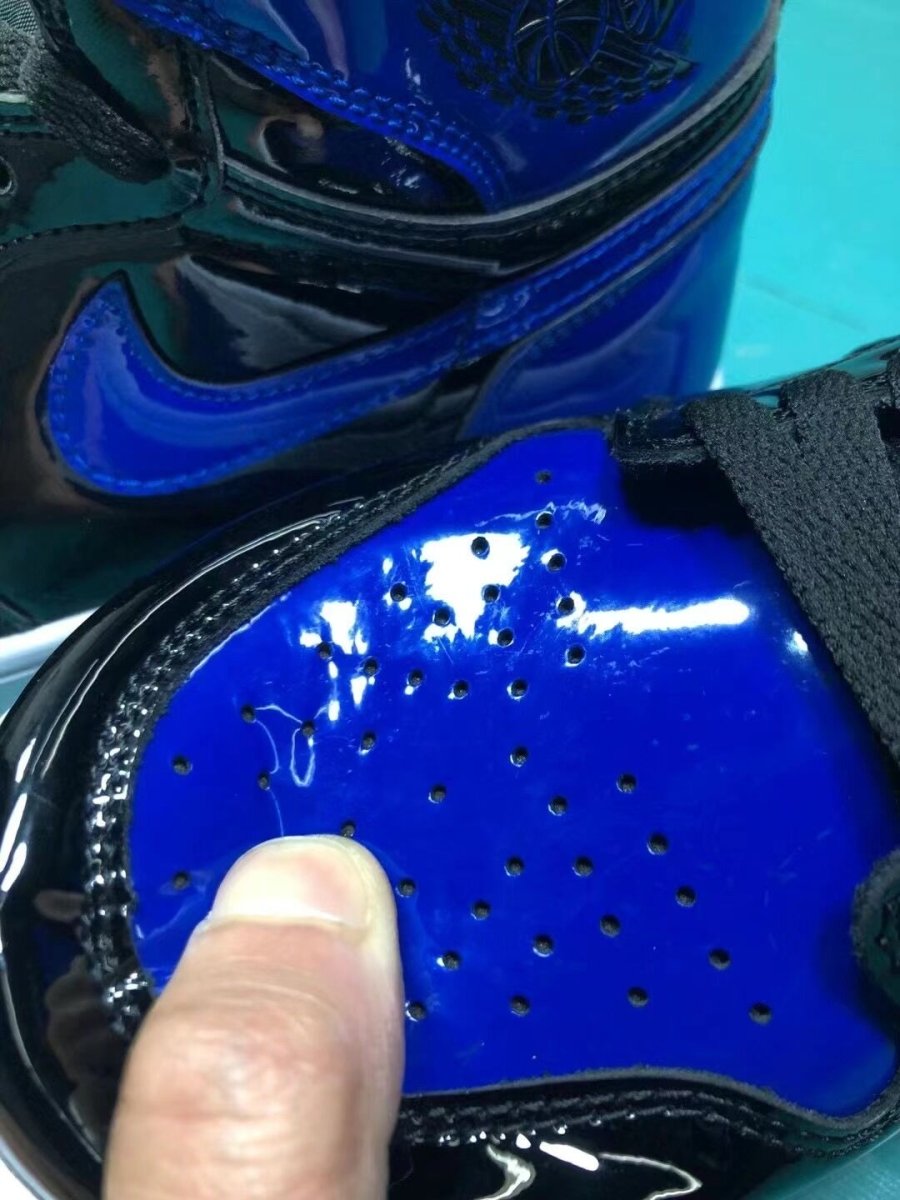 JORDAN 1 RETRO x ROYAL - Phantom Kicks