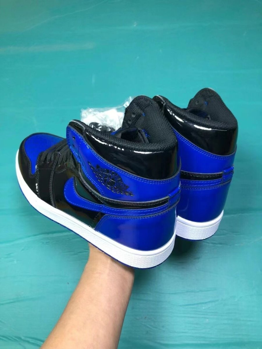 JORDAN 1 RETRO x ROYAL - Phantom Kicks