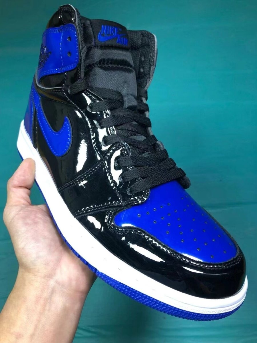 JORDAN 1 RETRO x ROYAL - Phantom Kicks