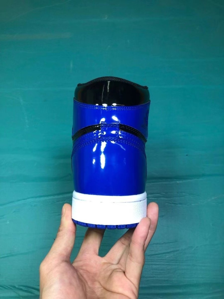 JORDAN 1 RETRO x ROYAL - Phantom Kicks