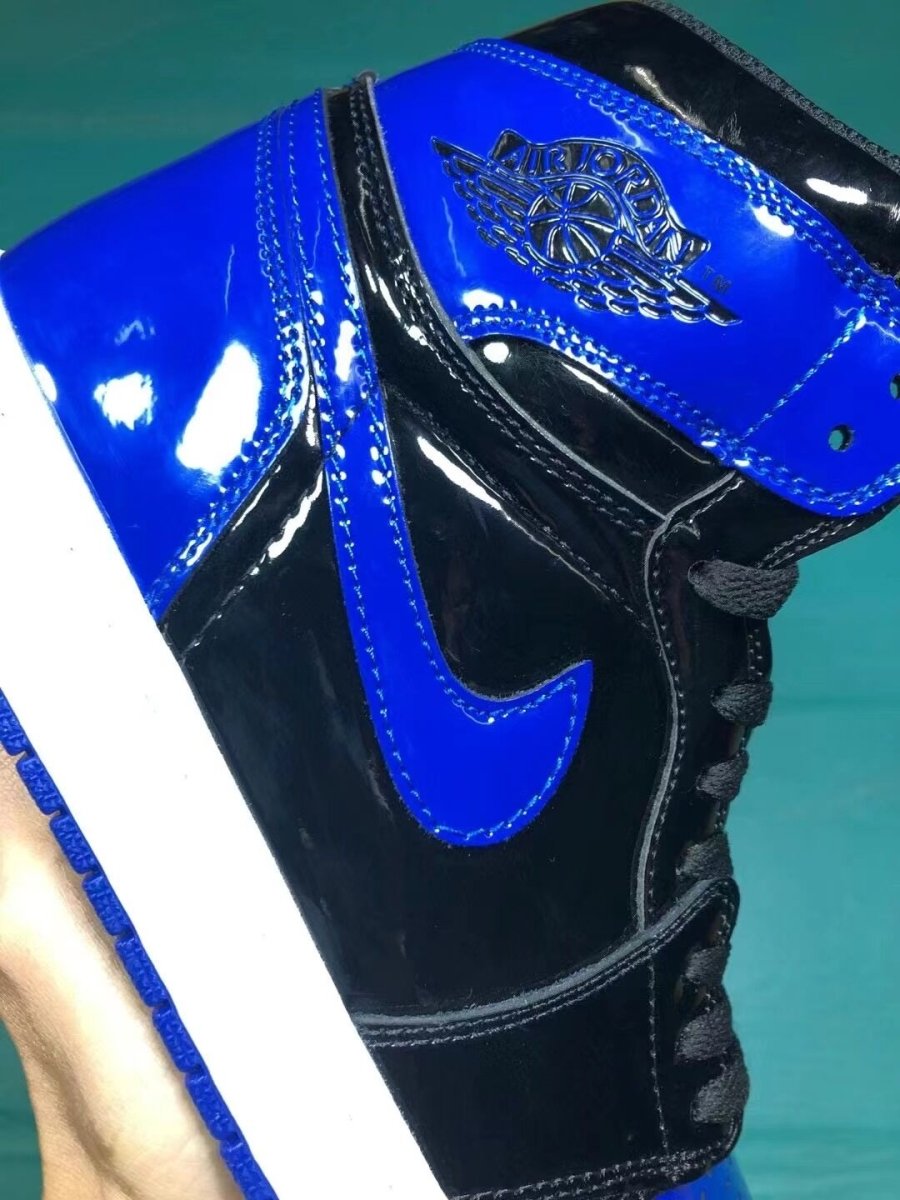 JORDAN 1 RETRO x ROYAL - Phantom Kicks
