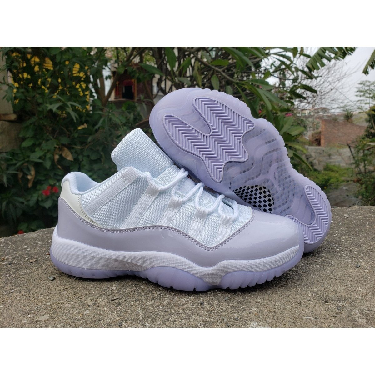 JORDAN 11 RETRO LOW x PURE VIOLET - Phantom Kicks