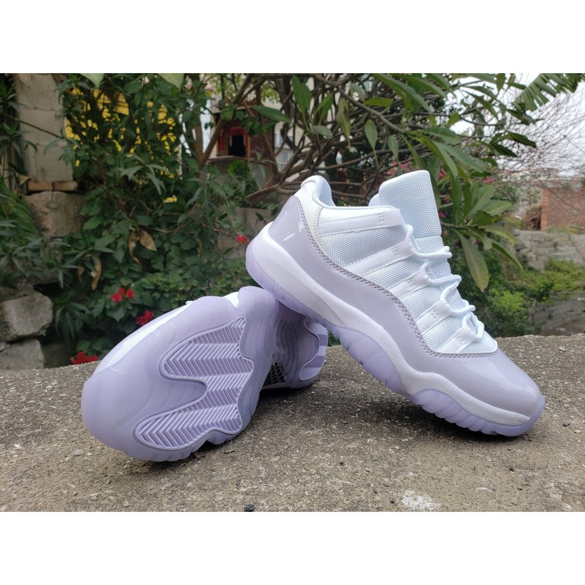 JORDAN 11 RETRO LOW x PURE VIOLET - Phantom Kicks
