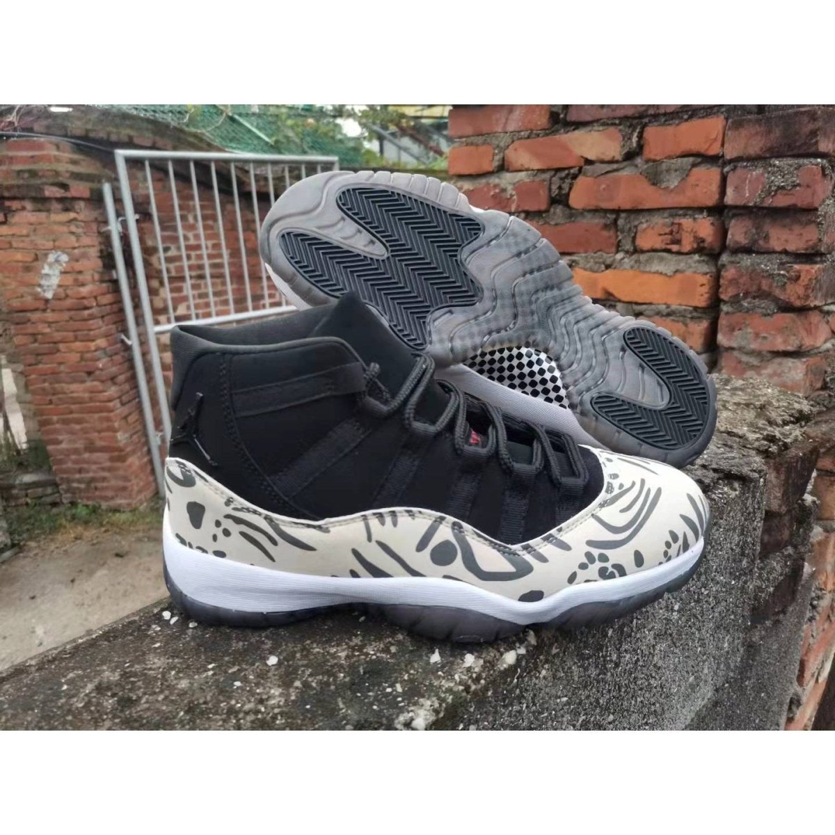 JORDAN 11 RETRO x ANIMAL INSTINCT - Phantom Kicks