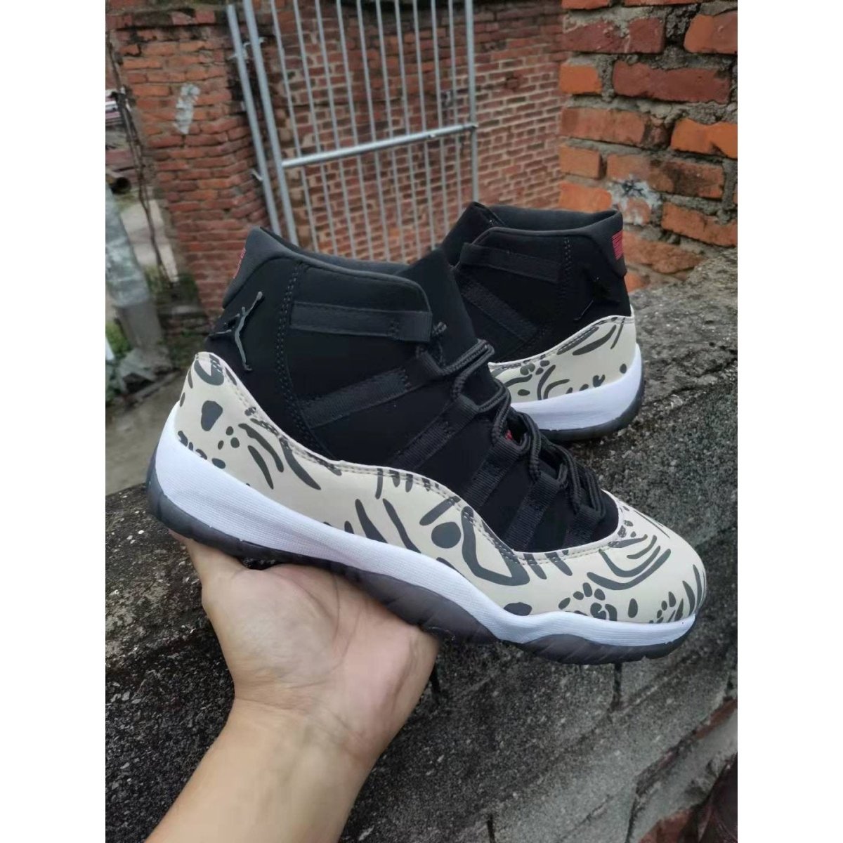 JORDAN 11 RETRO x ANIMAL INSTINCT - Phantom Kicks