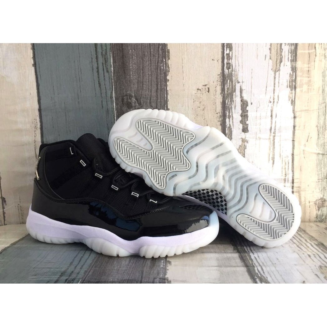 JORDAN 11 RETRO x JUBILEE - Phantom Kicks