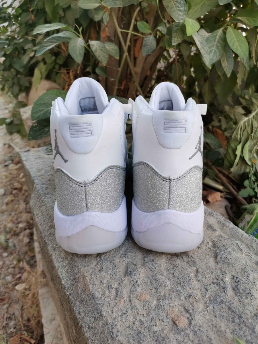 JORDAN 11 RETRO x WHITE METALLIC SILVER - Phantom Kicks