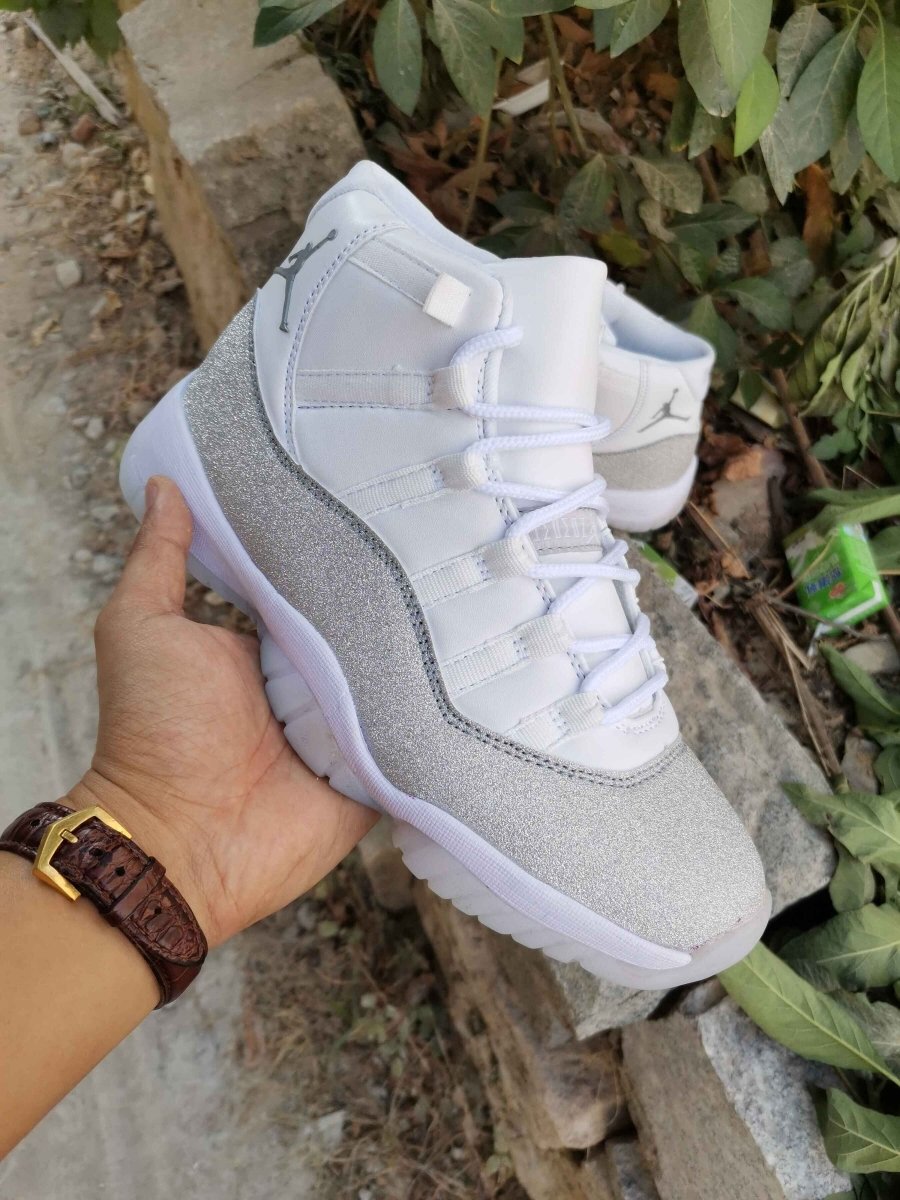 JORDAN 11 RETRO x WHITE METALLIC SILVER - Phantom Kicks