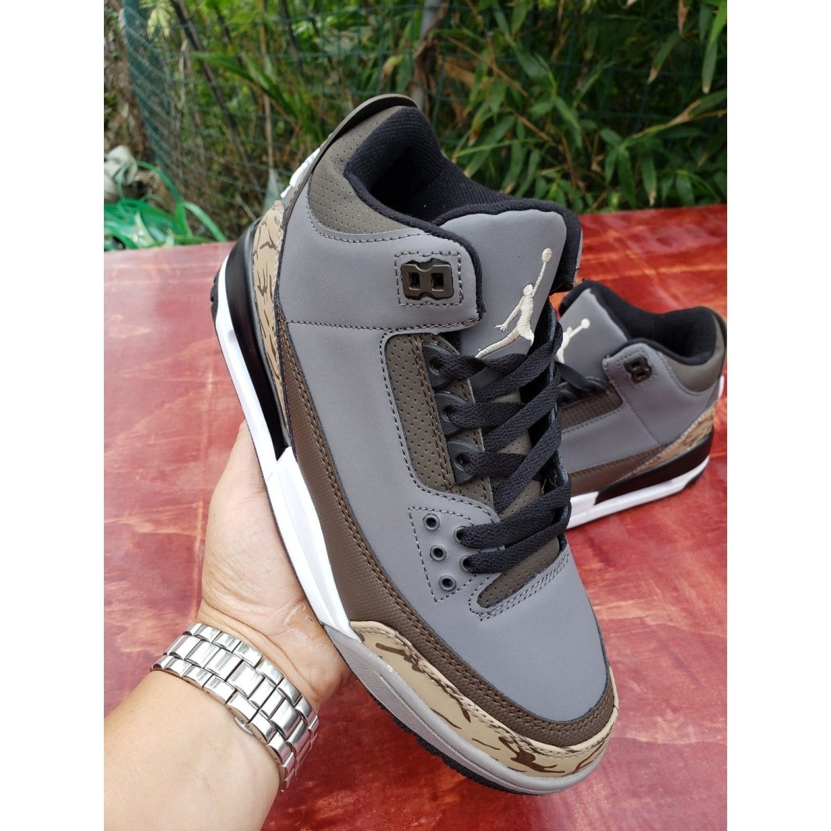 JORDAN 3 RETRO x COOL GREY/EARTH BROWN - Phantom Kicks