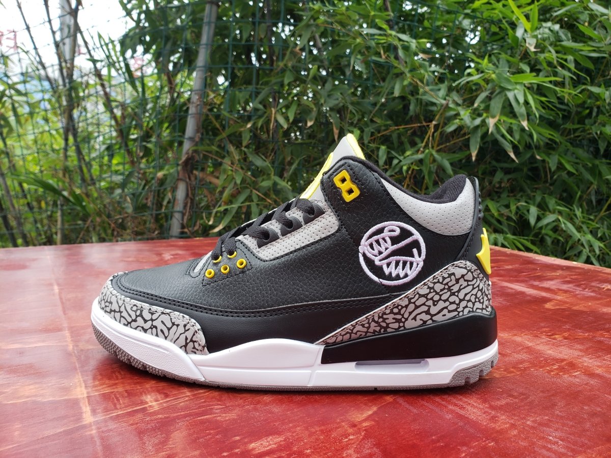 JORDAN 3 RETRO x OREGON DUCKS PIT CREW - Phantom Kicks