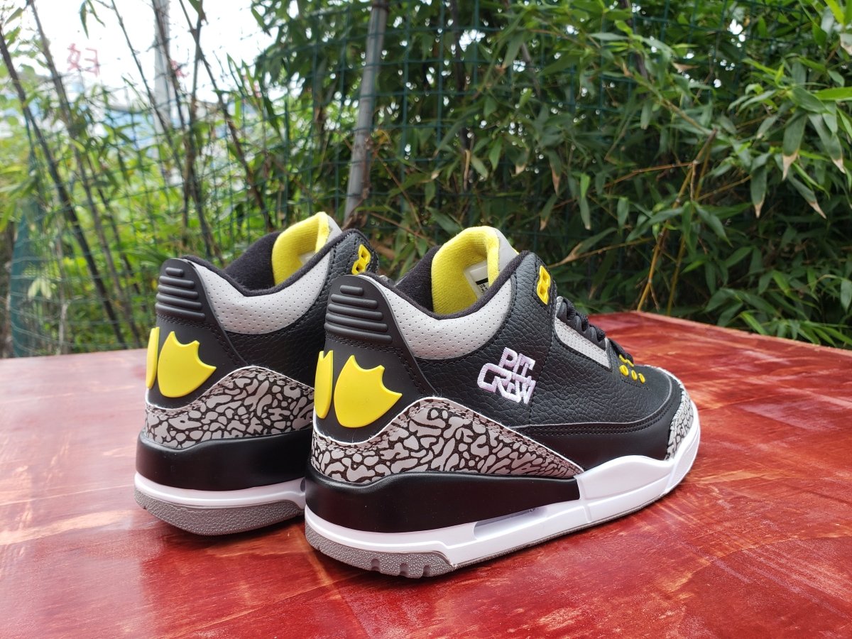 JORDAN 3 RETRO x OREGON DUCKS PIT CREW - Phantom Kicks