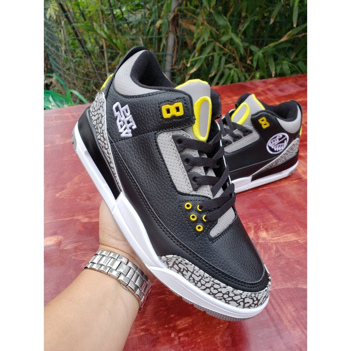 JORDAN 3 RETRO x OREGON DUCKS PIT CREW - Phantom Kicks