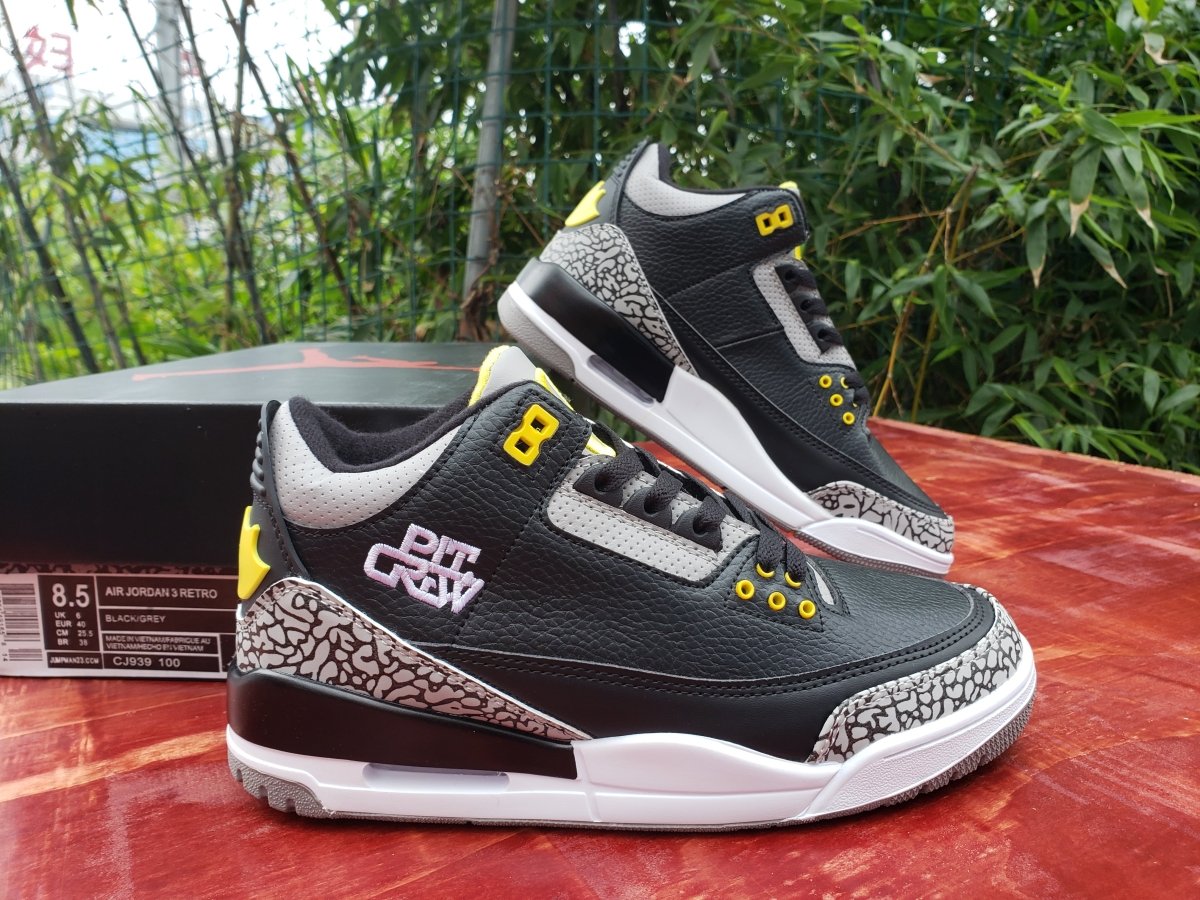 JORDAN 3 RETRO x OREGON DUCKS PIT CREW - Phantom Kicks