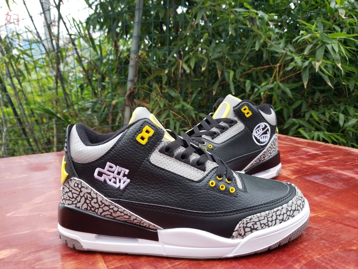 JORDAN 3 RETRO x OREGON DUCKS PIT CREW - Phantom Kicks