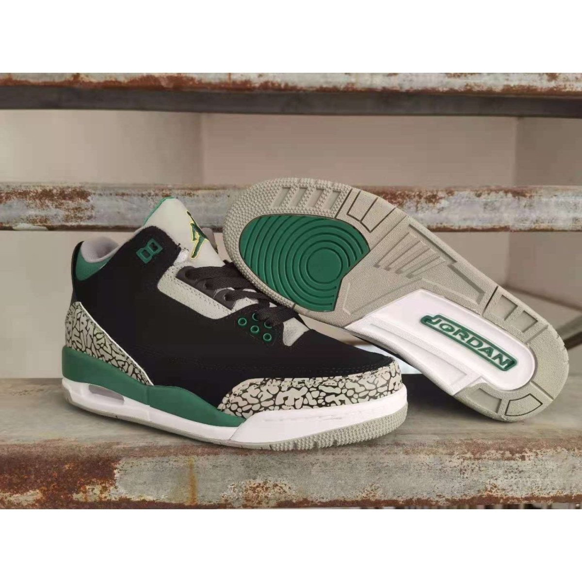 JORDAN 3 RETRO x PINE GREEN - Phantom Kicks