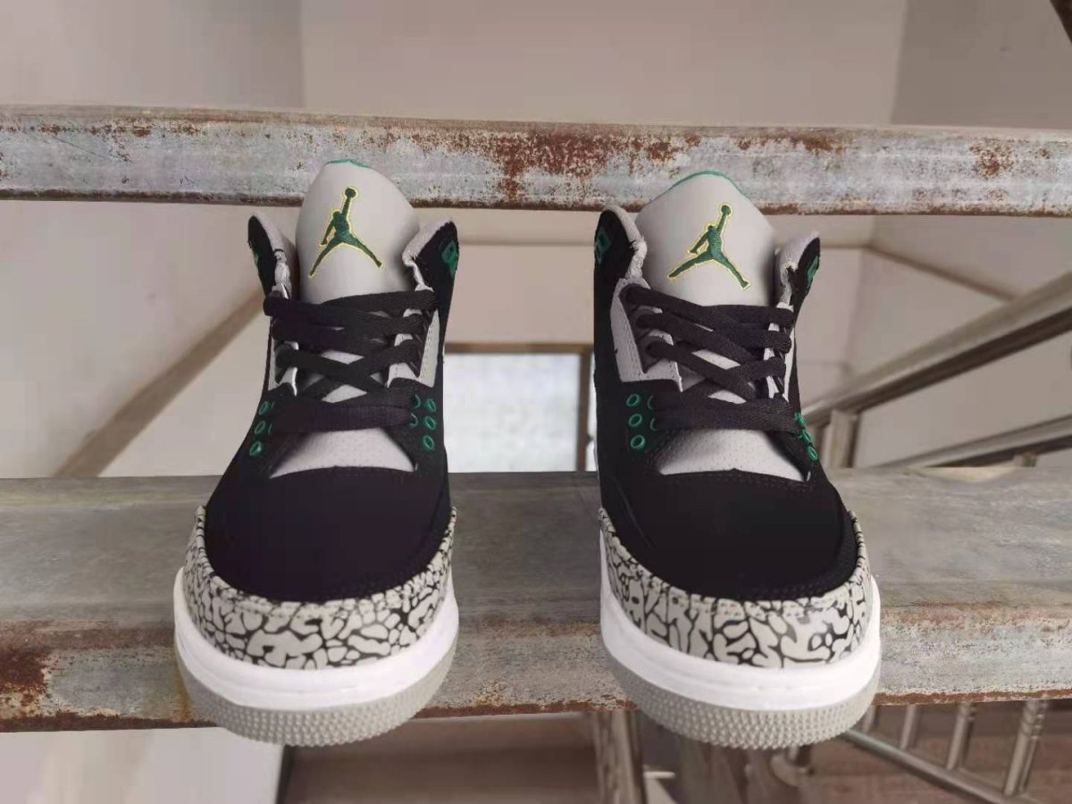 JORDAN 3 RETRO x PINE GREEN - Phantom Kicks