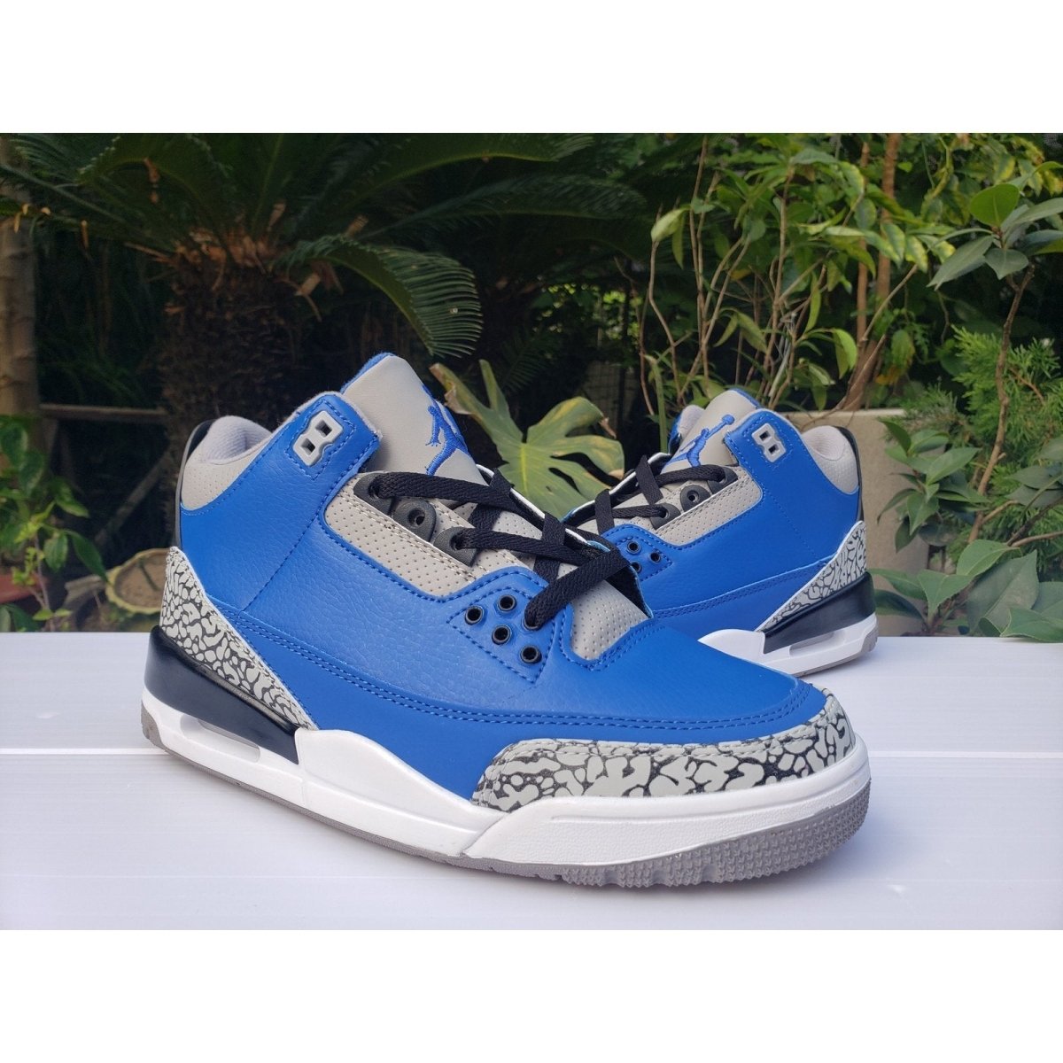 JORDAN 3 RETRO x VARSITY ROYAL CEMENT - Phantom Kicks