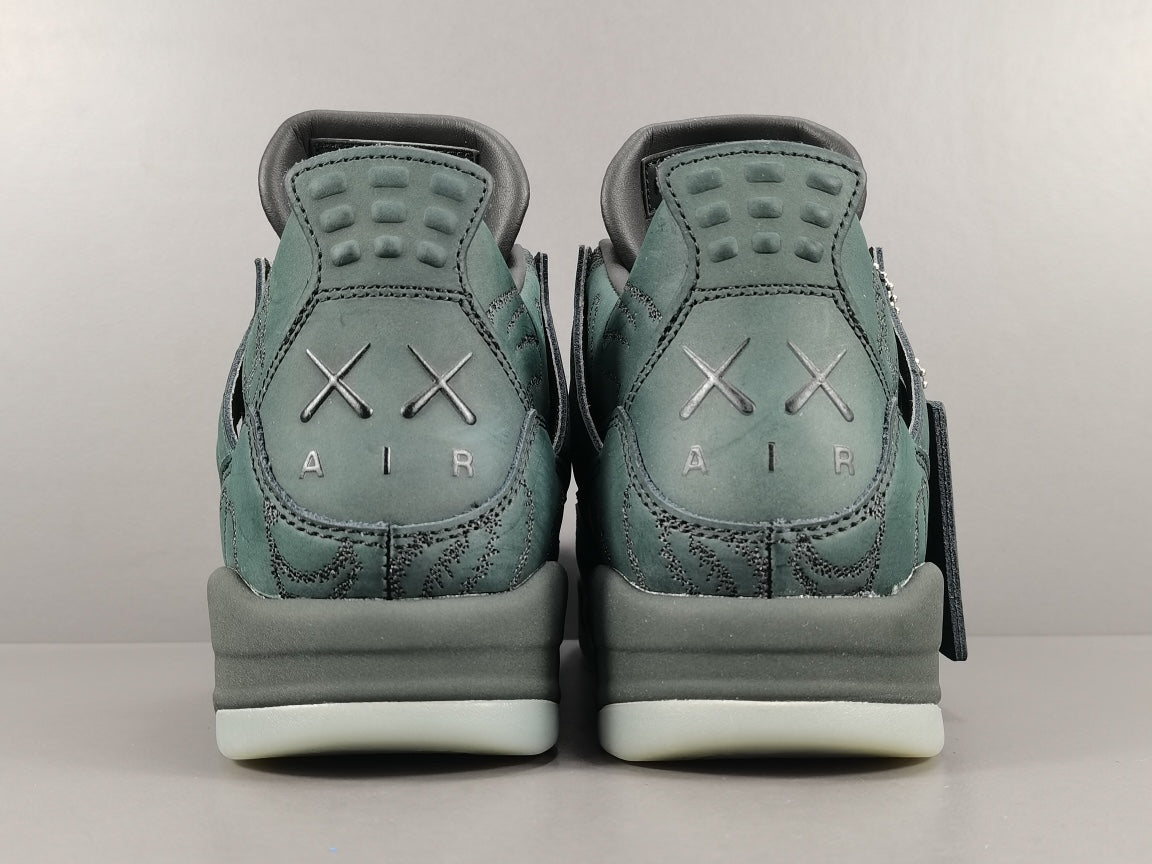 JORDAN 4 x KAWS BLACK OLIVE - Phantom Kicks