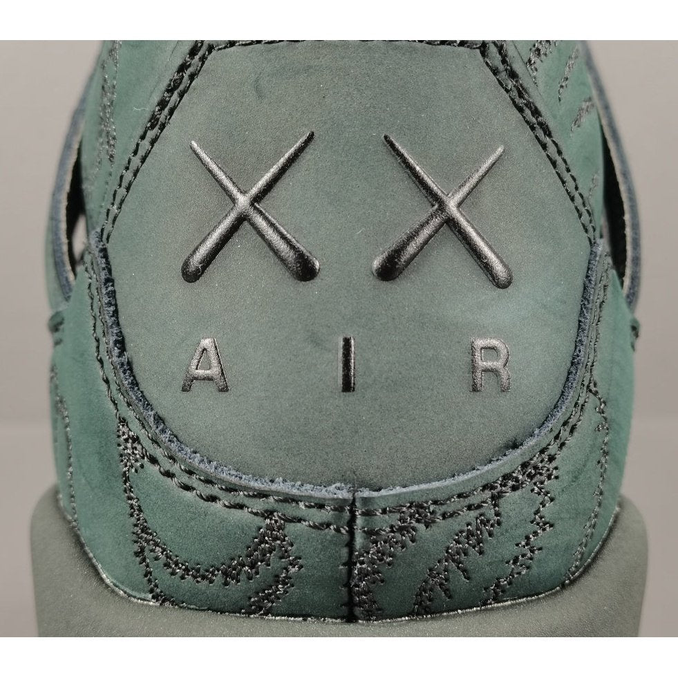 JORDAN 4 x KAWS BLACK OLIVE - Phantom Kicks