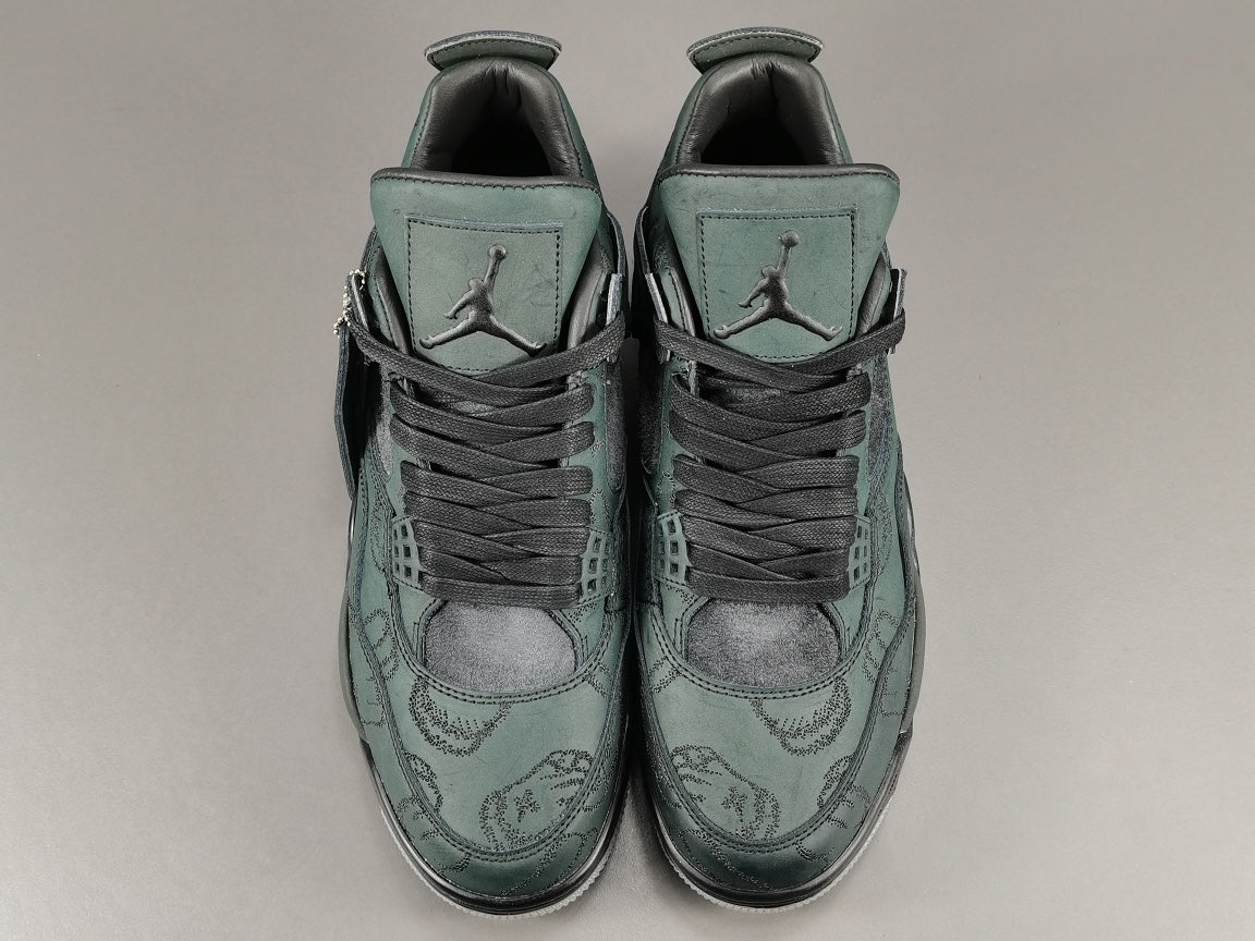 JORDAN 4 x KAWS BLACK OLIVE - Phantom Kicks