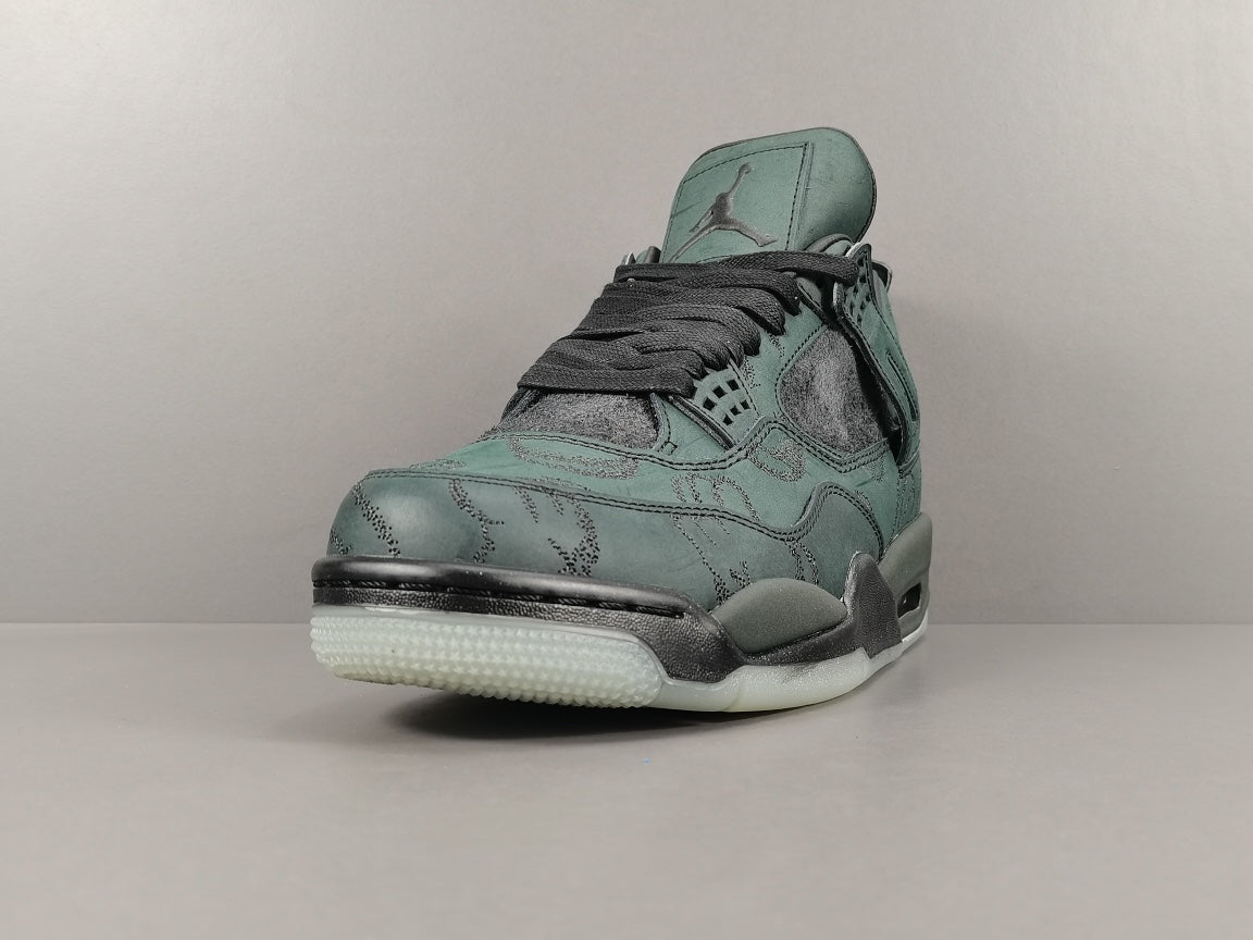 JORDAN 4 x KAWS BLACK OLIVE - Phantom Kicks