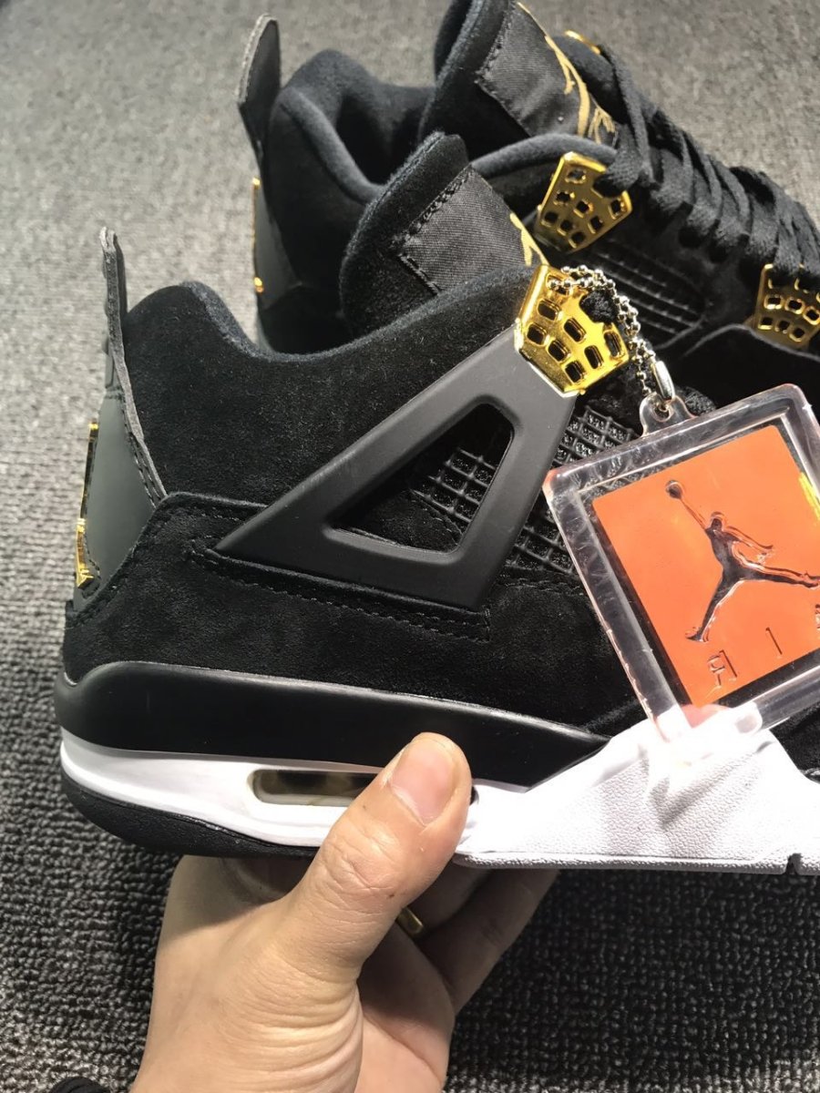 JORDAN 4 x ROYALTY - Phantom Kicks