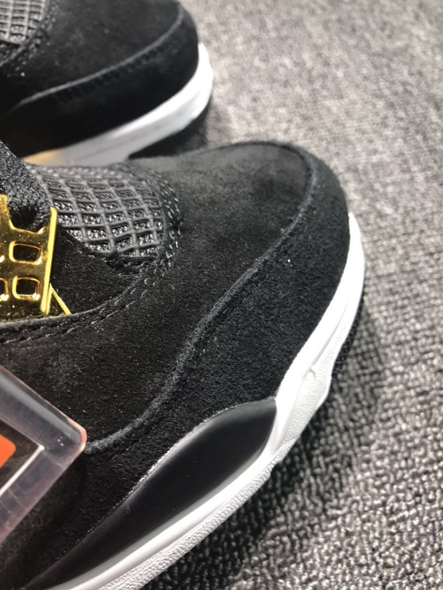JORDAN 4 x ROYALTY - Phantom Kicks