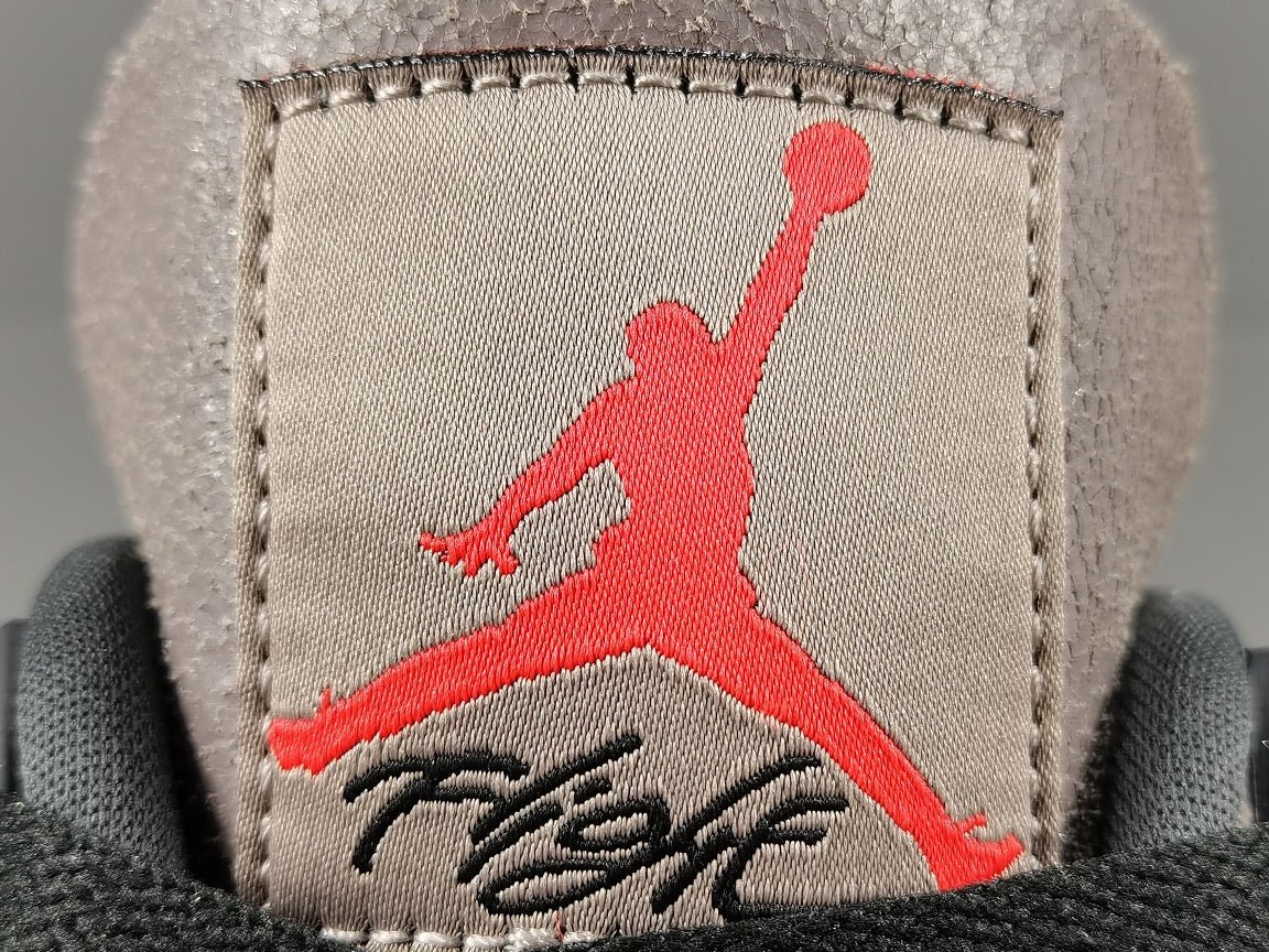 JORDAN 4 x TAUPE HAZE - Phantom Kicks