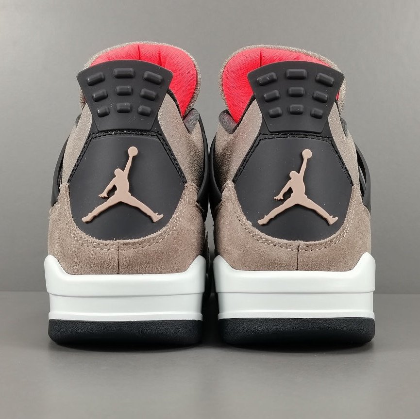 JORDAN 4 x TAUPE HAZE - Phantom Kicks