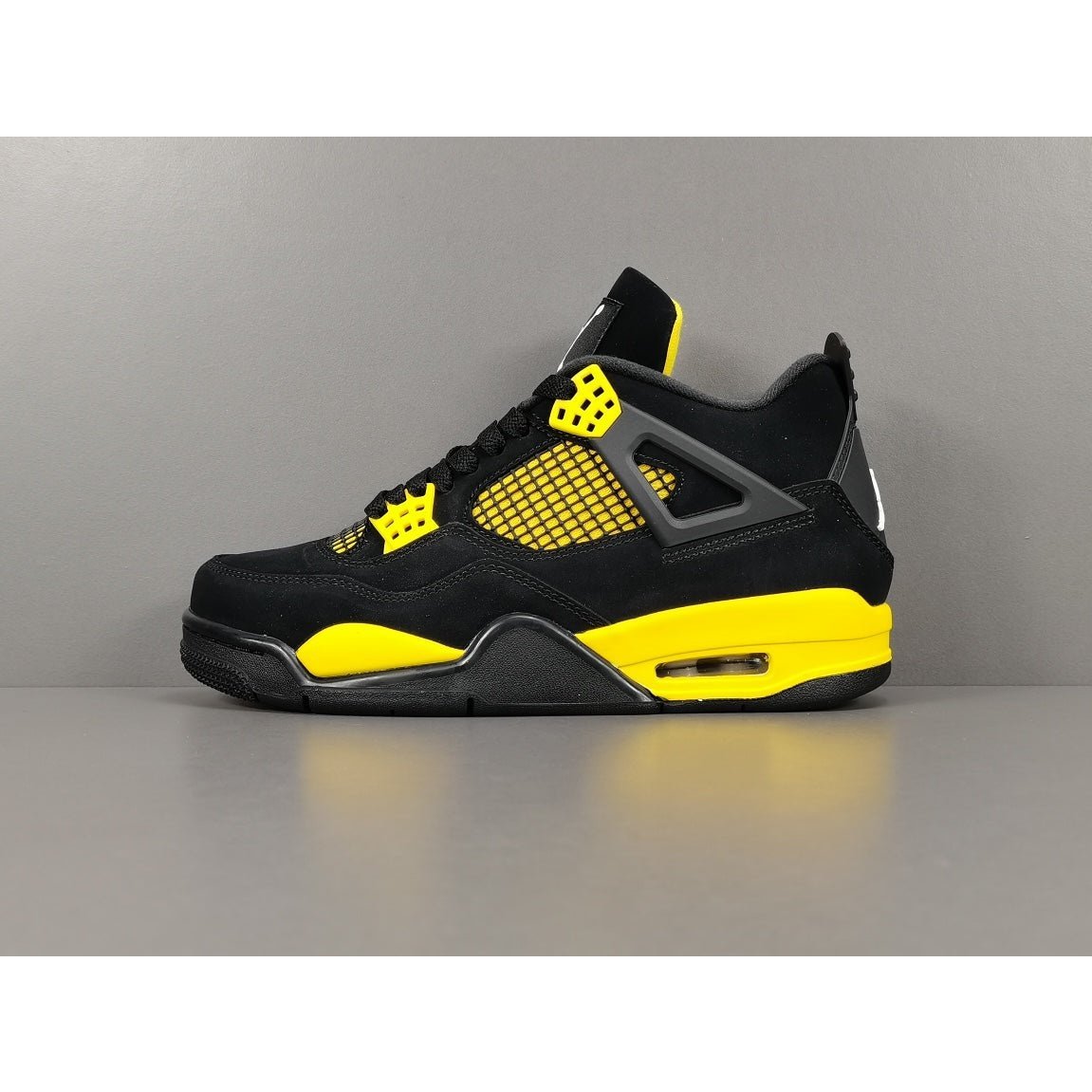 JORDAN 4 x THUNDER - Phantom Kicks