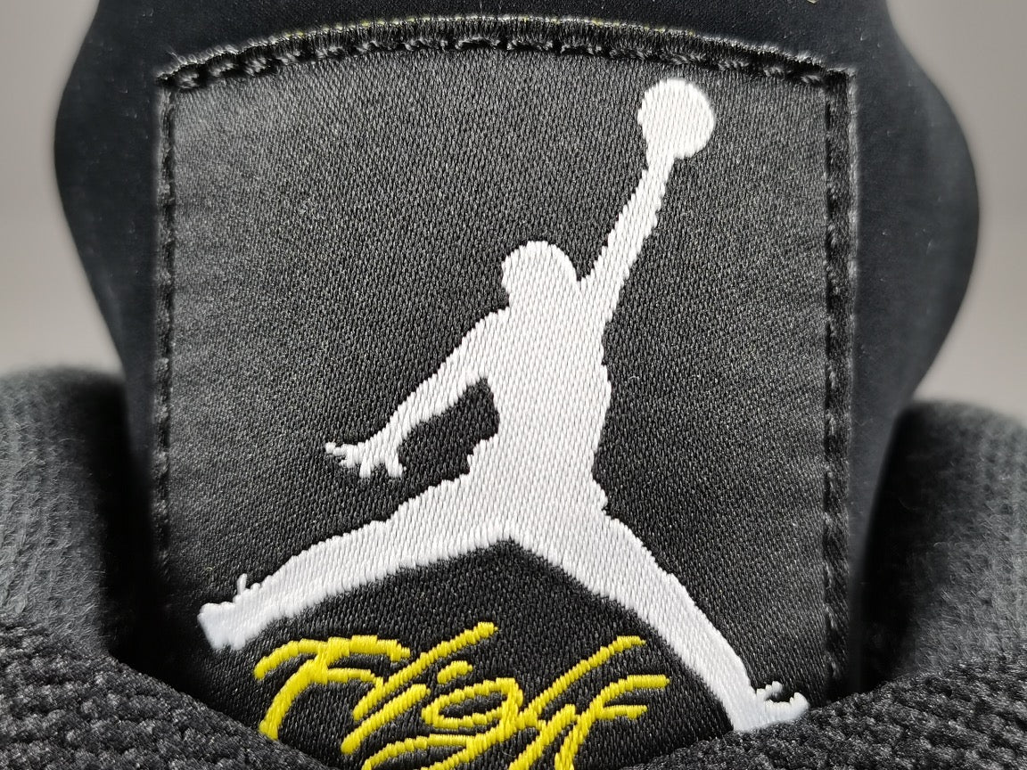 JORDAN 4 x THUNDER - Phantom Kicks