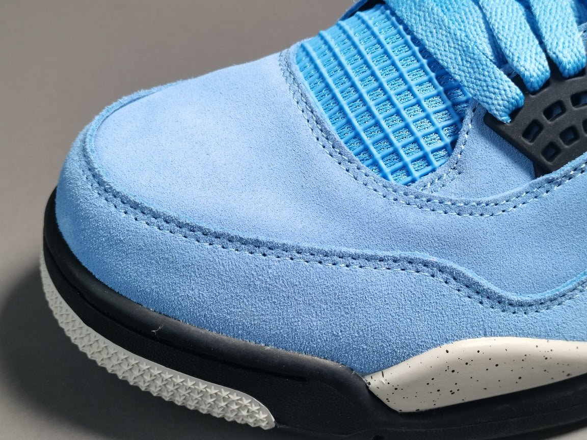 JORDAN 4 x UNIVERSITY BLUE - Phantom Kicks