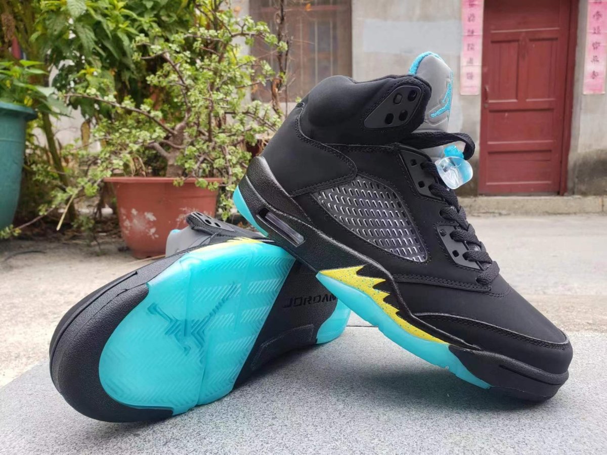 JORDAN 5 RETRO x AQUA - Phantom Kicks