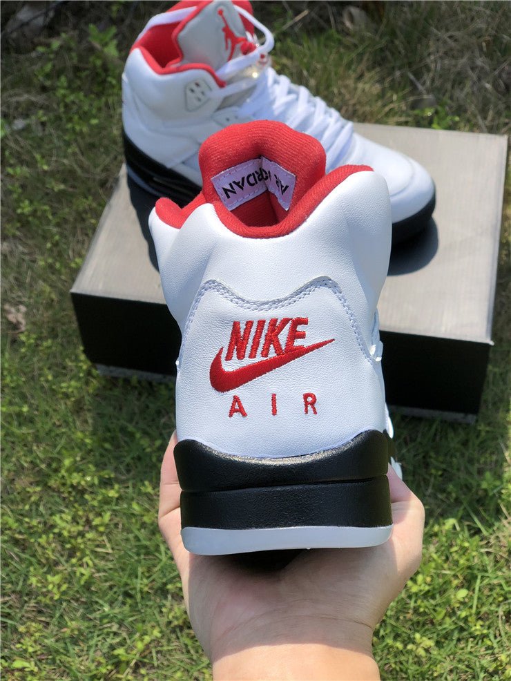 JORDAN 5 RETRO x FIRE RED SILVER TONGUE - Phantom Kicks