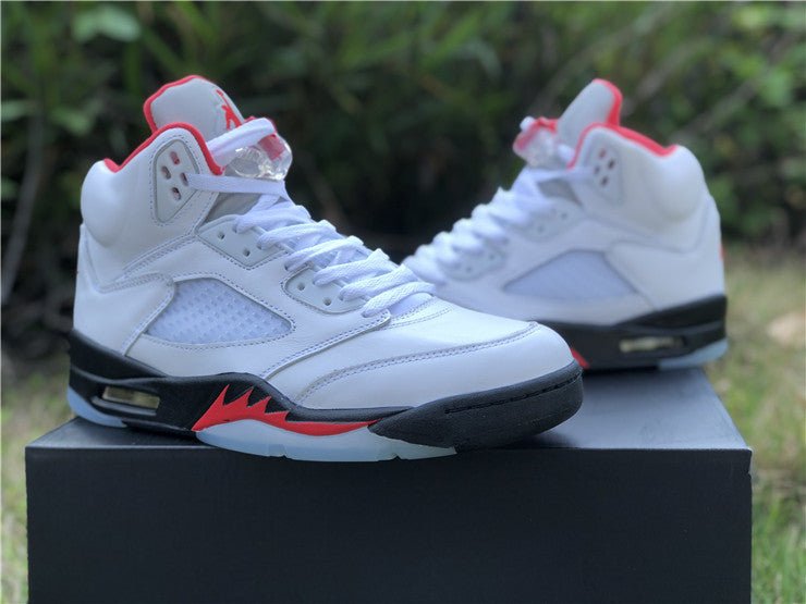 JORDAN 5 RETRO x FIRE RED SILVER TONGUE - Phantom Kicks