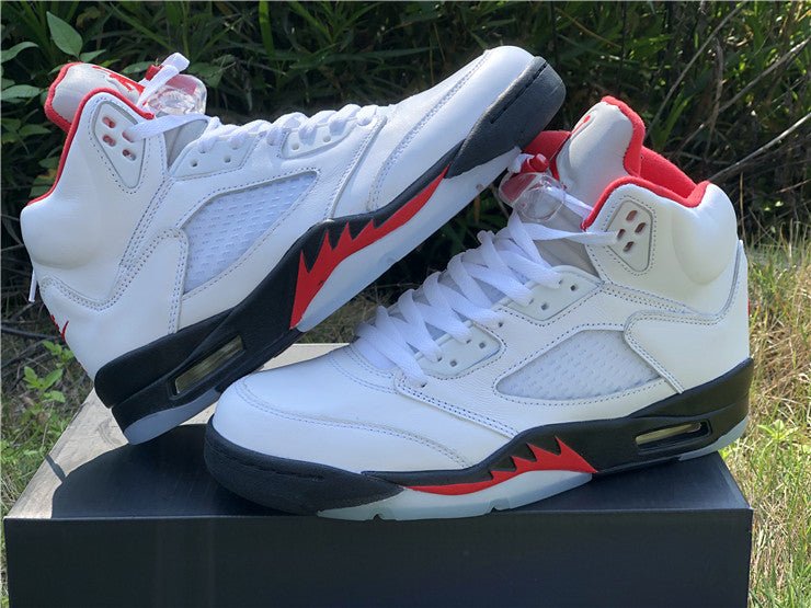 JORDAN 5 RETRO x FIRE RED SILVER TONGUE - Phantom Kicks