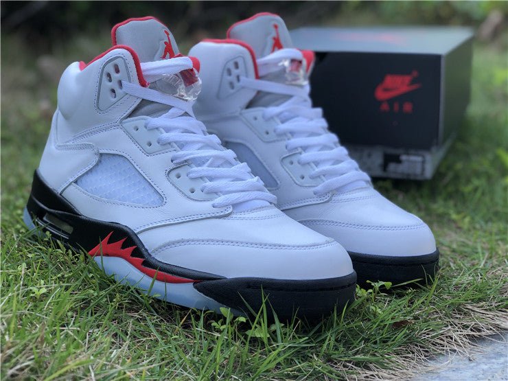 JORDAN 5 RETRO x FIRE RED SILVER TONGUE - Phantom Kicks
