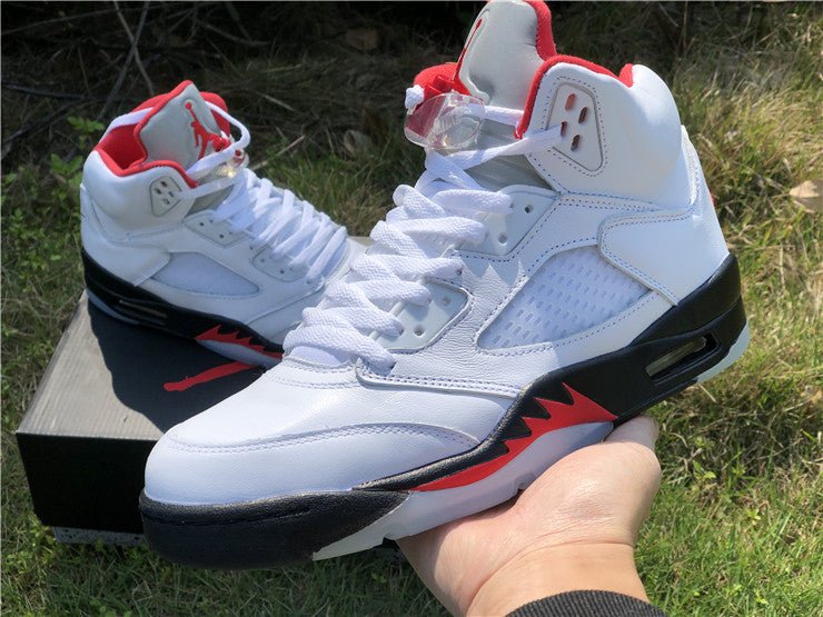 JORDAN 5 RETRO x FIRE RED SILVER TONGUE - Phantom Kicks