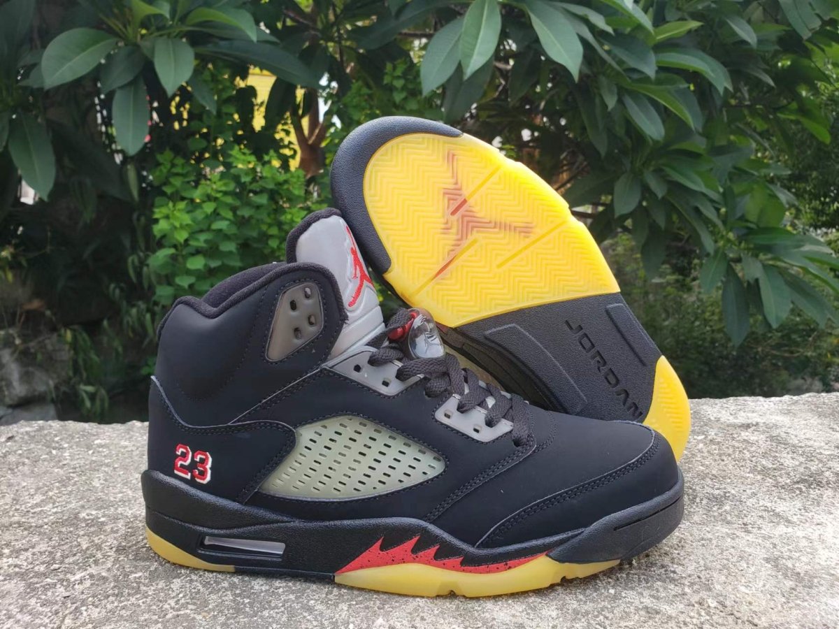 JORDAN 5 RETRO x GORE-TEX OFF-NOIR - Phantom Kicks