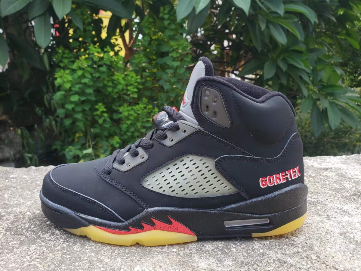 JORDAN 5 RETRO x GORE-TEX OFF-NOIR - Phantom Kicks